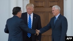 Міт Ромні сустракаецца з абраным прэзыдэнтам ЗША Дональдам Трампам (у цэнтры) і віцэ-прэзыдэнтам Майкам Пэнсам (справа).