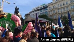 Демонстрация на Вацлавской площади в Праге против министра финансов Андрея Бабиша
