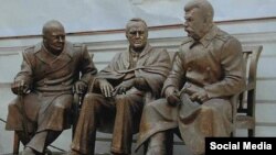 Монумент Сталину, Черчиллю и Рузвельту, сделанный Зурабом Церетели.
