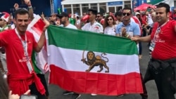 هوادار فوتبال ایران با پرچم شیر و خورشید در جام جهانی روسیه ۲۰۱۸