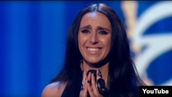 Eurovision-Украина байқауы сахнасында тұрған Жамала. Киев, 6 ақпан 2016 жыл. 