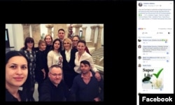 Simona Butacu apare în 2017 într-o fotografie cu colegii de la Primărie. Între ei, Eugen-Radu Preda și Gabriela Firea