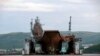 Судно «Адмірал Кузнецов» у плавучому доку ПД-50, селище Росляково, Мурманськ, архівне фото, 2011 рік