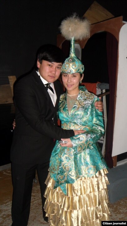 Жігіттің көз алдында алдайтын онлайн порносы