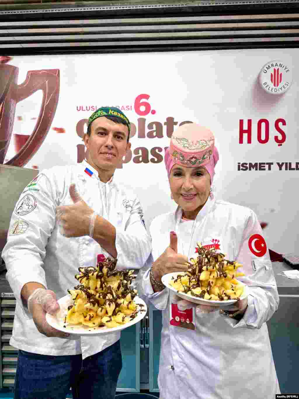 Айрат Хөснетдинов һәм Резедә Хөсәинова шоколадлы кош телен әзерләп бетерде