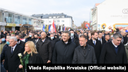 Hrvatski premijer Andrej Plenković u koloni sjećanja u Vukovaru 18. studenog 2021. 