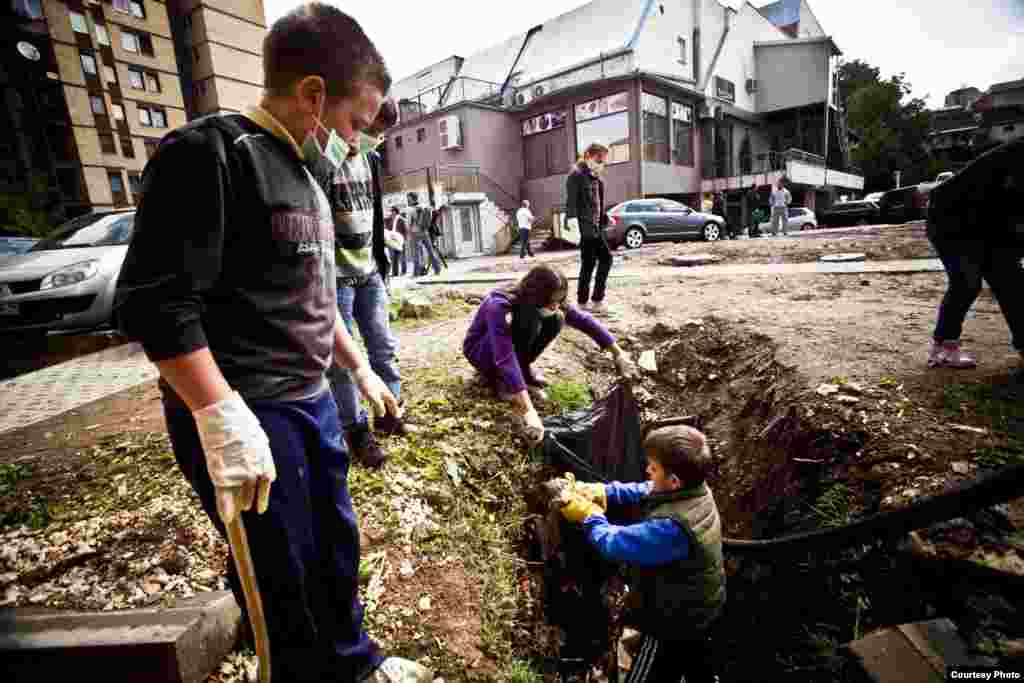 Kosovo - Stanovnici Prištine uključili su se u akciju ¨Očistimo svijet¨, 24. maj 2012. 