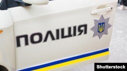 Внаслідок вибуху поранені 61-річний чоловік, який підірвав гранату, і троє поліцейських