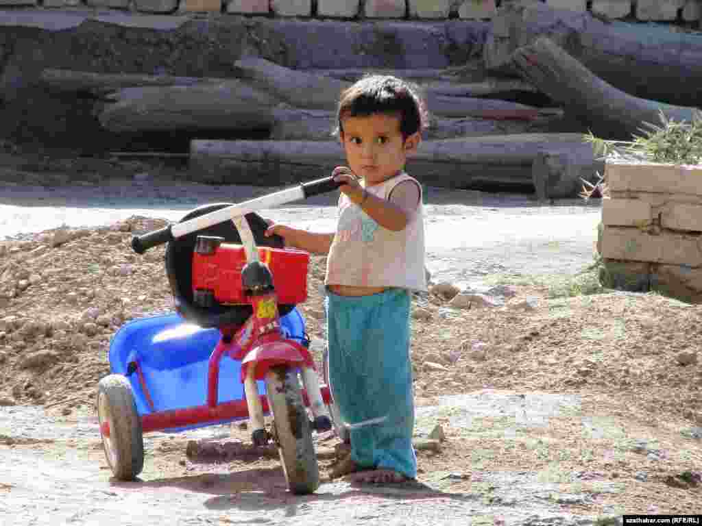 Ýaş türkmenistanly