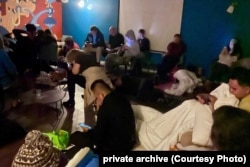 Ізраільцяне ў бамбасховішчы падчас ракетнай атакі. Фота суразмоўцы