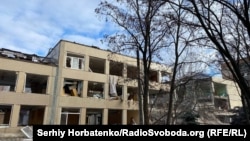 Російські авіаудари по двох школах у Слов'янську, Донецька область, 25 листопада 2025 року