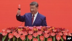 Președintele chinez Xi Jinping toastează la recepția organizată după parada militară. Beijing, 3 septembrie 2025.