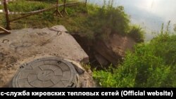 Люк теплоцентрали, откуда полилась горячая вода