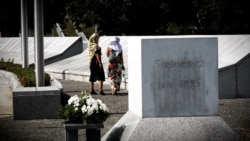 'Veličati Mladića u Srebrenici je kao da se ubica smije porodici žrtve u lice'