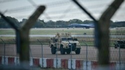 Oklopno vozilo patrolira bazom RAF-a Fairford u jugozapadnoj Engleskoj 28. septembra.