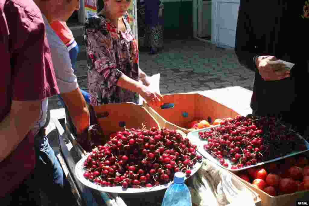 Дар орзуи арзонӣ #129