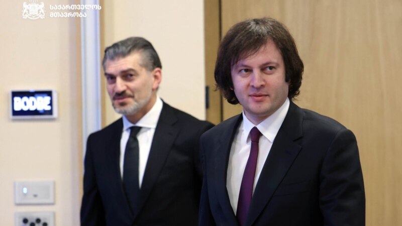 კობახიძეს მიაჩნია, რომ სჯობს გაეროში არა თვითონ, არამედ ყაველაშვილი წავიდეს