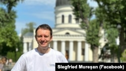 Europarlamentarul Siegfried Mureșan în timpul unei vizite la Chișinău, când a participat la Marșul tinerilor pentru Uniunea Europeană, 1 iunie 2024.