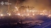 Fotografi e publikuar nga Shërbimet ukrainase të Emergjencës, në të cilën shihen ndërtesa në flakë pas sulmeve ajrore ruse në rajonin e Odesës.