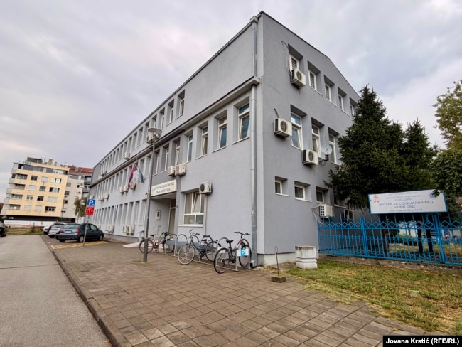 Zgrada Centra za socijalni rad u Novom Sadu, gde je prijavljeno više od 440 birača.