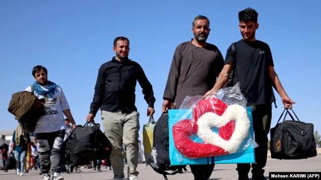 د کډوالۍ نړيوال سازمان زیاته کړې چې، په دغه موده کې نږدې نهه لکه، ٧٣ زره او ۶۹۶ تنه نور افغانان بېرته افغانستان ته ستانه شوي هم دي.