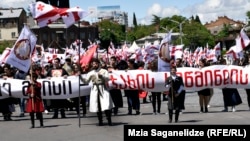 Шествие традиционно начинается с площади Первой республики