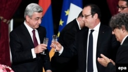 France - French President Francois Hollande (R) and Armenian President Serge Sarkissian (L) raise their glasses during a state dinner at the Elysee Palace in Paris, France, 08 March 2017