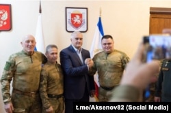 Сергій Аксьонов з учасниками воєнізованого формування «БАРС-Крим» у Сімферополі, грудень 2025 року