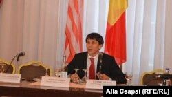 Oleg Efrim, ministrul justiției, la dezbaterea de la Chișinău