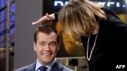 Medvedev u pripremi za TV nastup