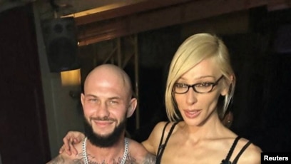 Жалаңаш Наталья Авсеенко белуга киттерімен