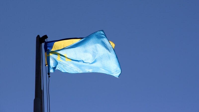 В центре Запорожья подняли национальный флаг крымских татар (+фото)