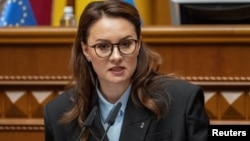 За словами Юлії Свириденко, від 1 березня виплата становитиме не менше ніж 12 810 грн на людину