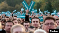 Is there a latent anti-establishment wave in Russia? And Can Navalny ride it?