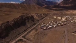 Рустое ободу зебое, ки мардум аз он гурехтанд