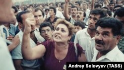 Митинг в Баку накануне распада СССР: вслед за ним произошло подавление азербайджанской политической оппозиции подразделениями советской армии в ночь на 20 января 1990 года