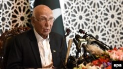د پاکستان د خزانې او بهرنيو چارو پخوانی وزير سرتاج عزيز ـ پخوانی انځور