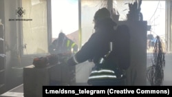 Як повідомили в ДСНС, вогнеборці загасили пожежу, яка виникла внаслідок вибуху