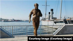 Памятник Солженицыну во Владивостоке