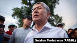 Алмазбек Атамбаев в своем доме в Кой-Таше. 27 июня 2019 года.