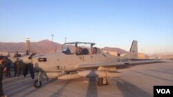 ارشیف، د افغان ځواکونو سوپر ټوکانو الوتکه ( Photo by VOA Waheed Faizi)