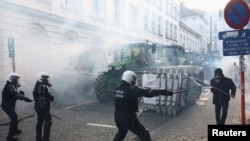 საპროტესტო აქციის მონაწილეთა ტრაქტორები ბრიუსელში