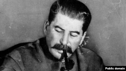 Ер адам аяғын есегінен көтеріп алды Әзірбайжан тіліндегі секс