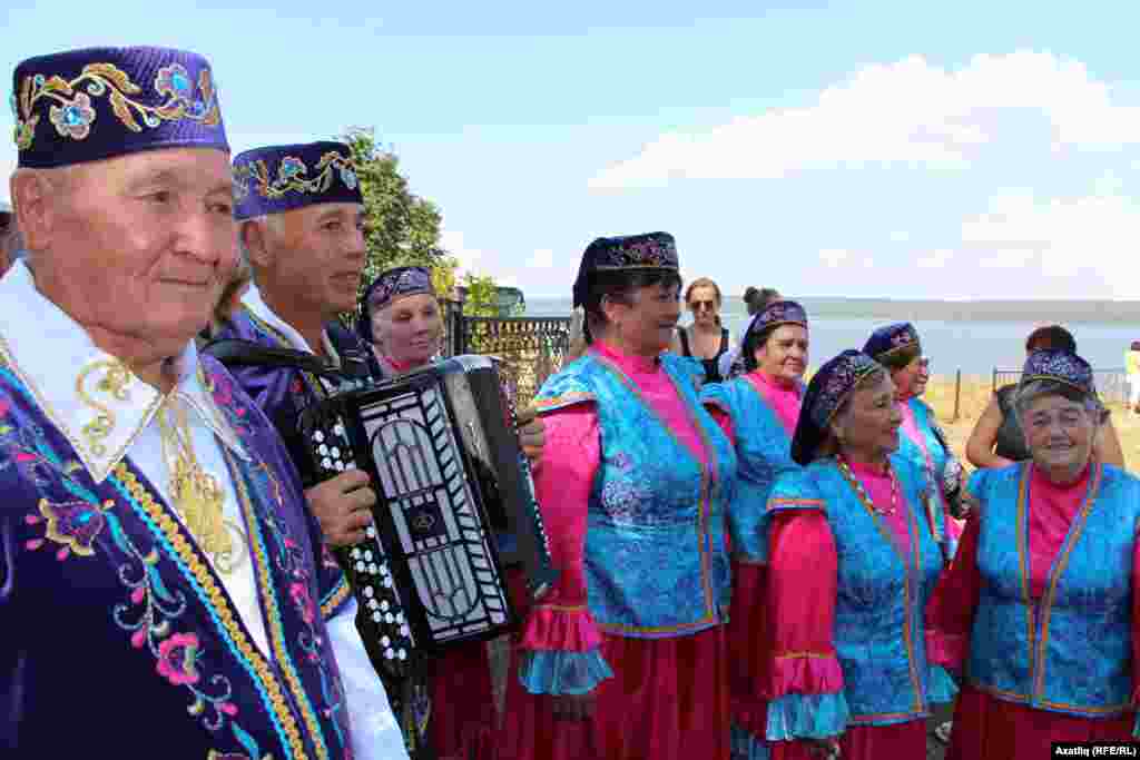 Сәйдәш бәйрәмендә чыгыш ясаган Югары Ослан районы иҗат төркеме