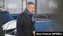 Crnogorski predsjednik Milo Đukanović dolazi na sastanak u zgradu Vlade Crne Gore, Podgorica (15. januar 2021.)