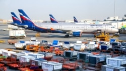 Мәскеудегі Шереметьево әуежайында тұрақта тұрған Aeroflot ұшағы.