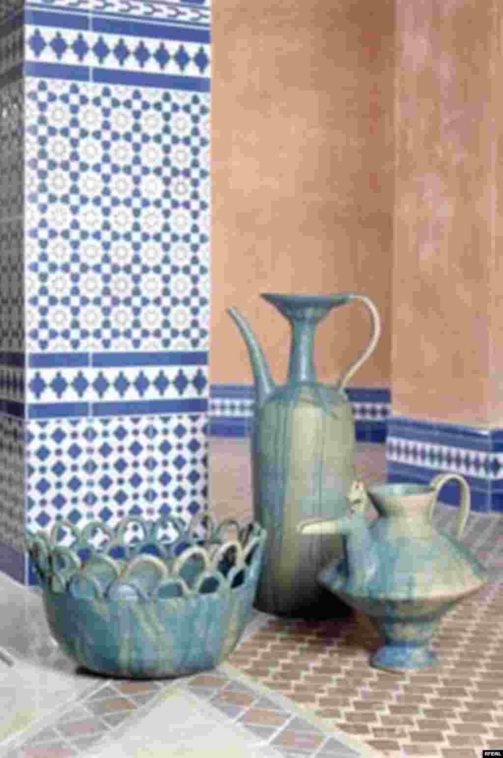 UAE, Homa Vafaee Pottery, Homa Vafaee Currently living and working in Abu Dhabi., 03/15/2007