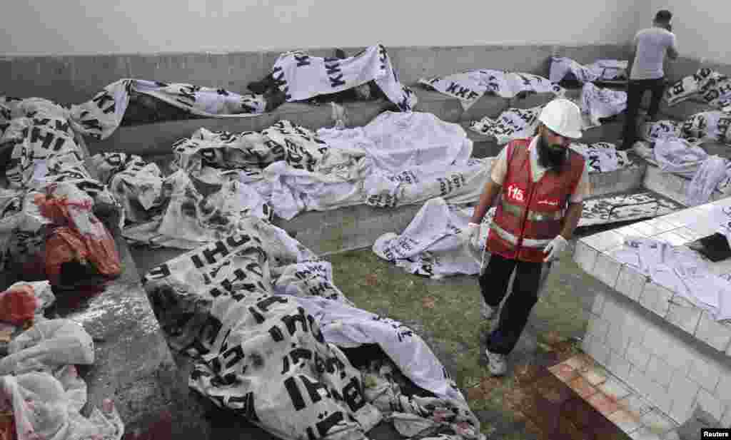 Пакистандын Карачи шаарындагы кездеме фабрикасында өрт чыгып, 300гө жакын киши набыт болуп, 60тан ашууну жараат алды.&nbsp;