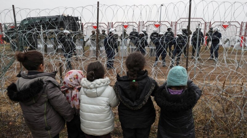 Полска привела 100 мигранти на границата