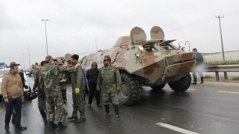 ورود ارتش به سرپل ذهاب برای کمک‌ به سیل‌زدگان
